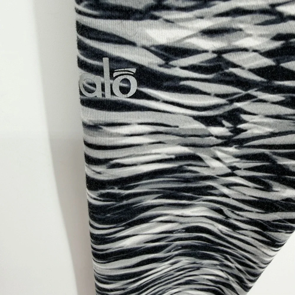Alo Yoga Leggings Womens Medium Runway Zebra Abstract Wave‎ Athletic Workout
